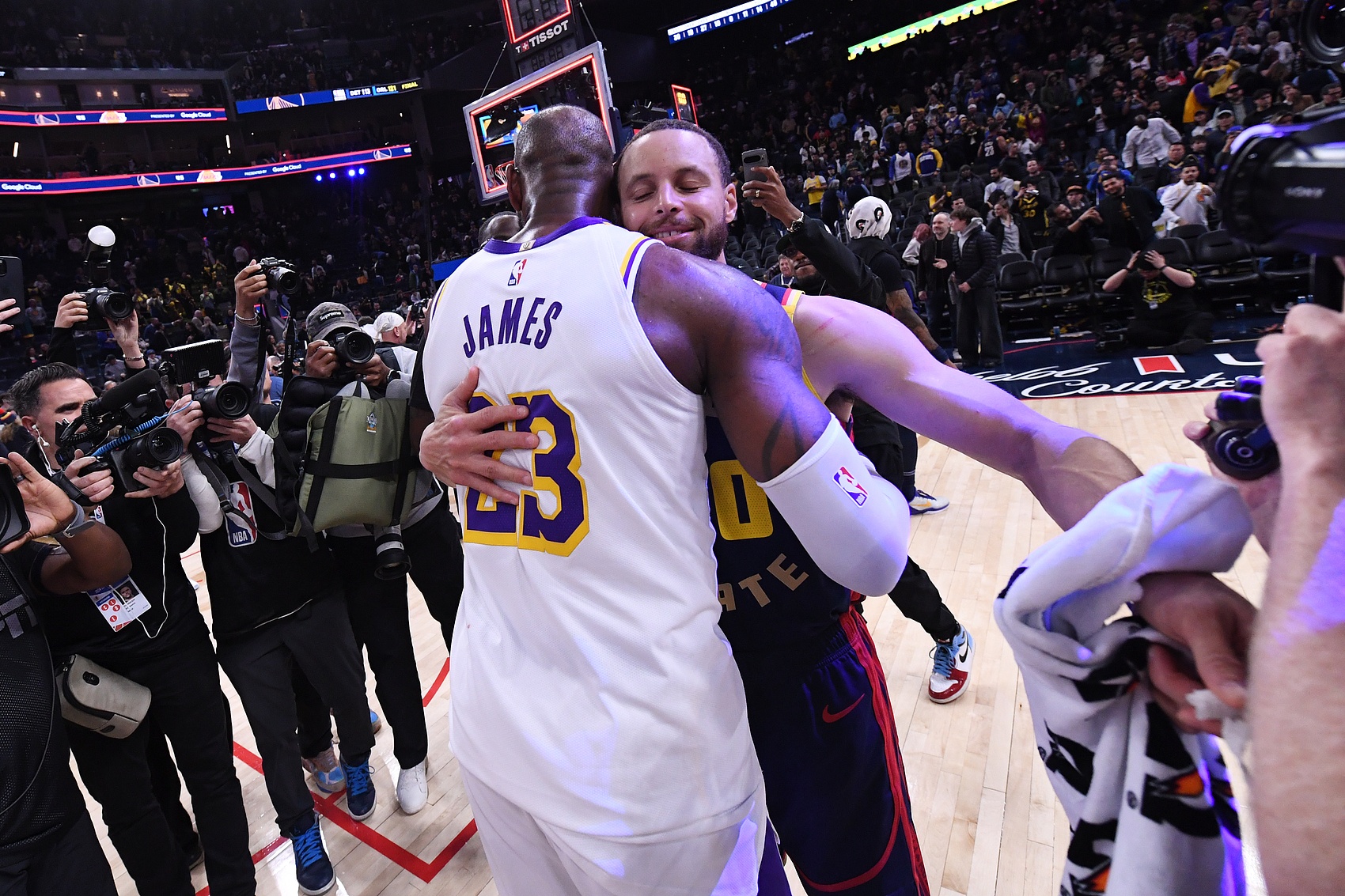 开云体育-Spears：休赛期肯定会有强援加入勇士的 无论是字母哥或者詹姆斯