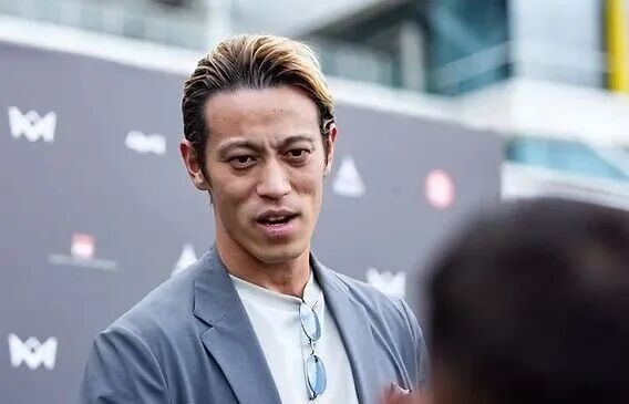 登录入口-加盟第11个顶级联赛，本田圭佑冲击“旅行球员”纪录|阿布鲁|莫斯科中央陆军|乌拉圭足球|日本足球|荷甲_新浪体育_新浪新闻